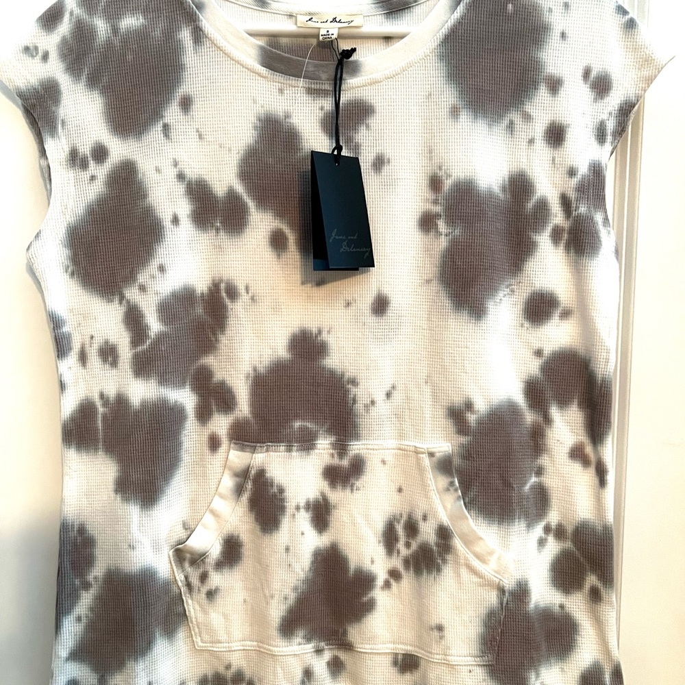 💥BRAND NEW ❗️❗️ Tie Die print Tee with ties at the bottom